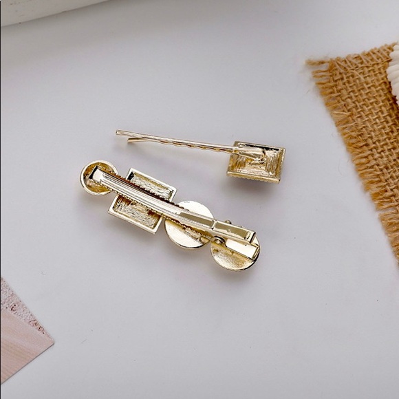 2 - Piece White Pearl Hair Side Clips - Picture 4 of 6